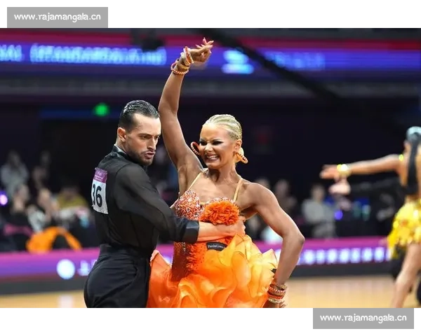 激情舞动：拉丁舞比赛现场展现炫目舞姿与竞技魅力